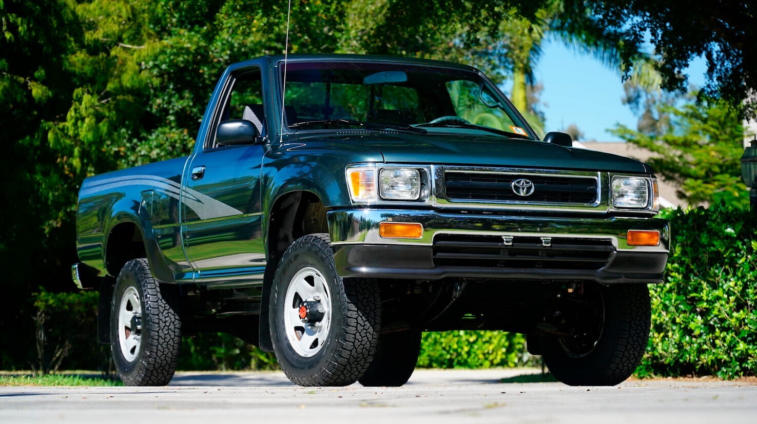 น่าเก็บ...เปิดประมูลรถมือสอง Toyota HiLux รุ่นปี 1993 วิ่ง 151 กม. ใน